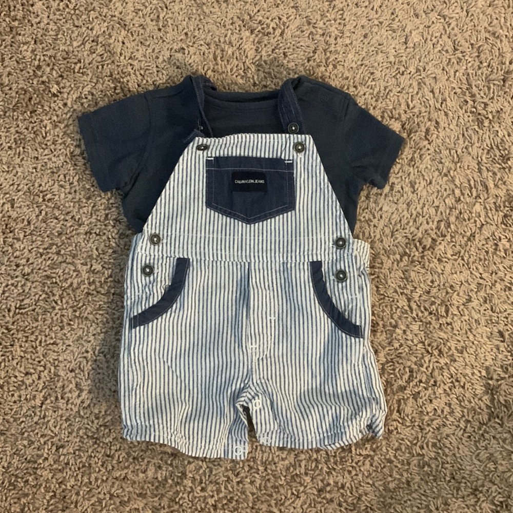 Calvin Klein Jeans overall set - 6-9 months. Used once